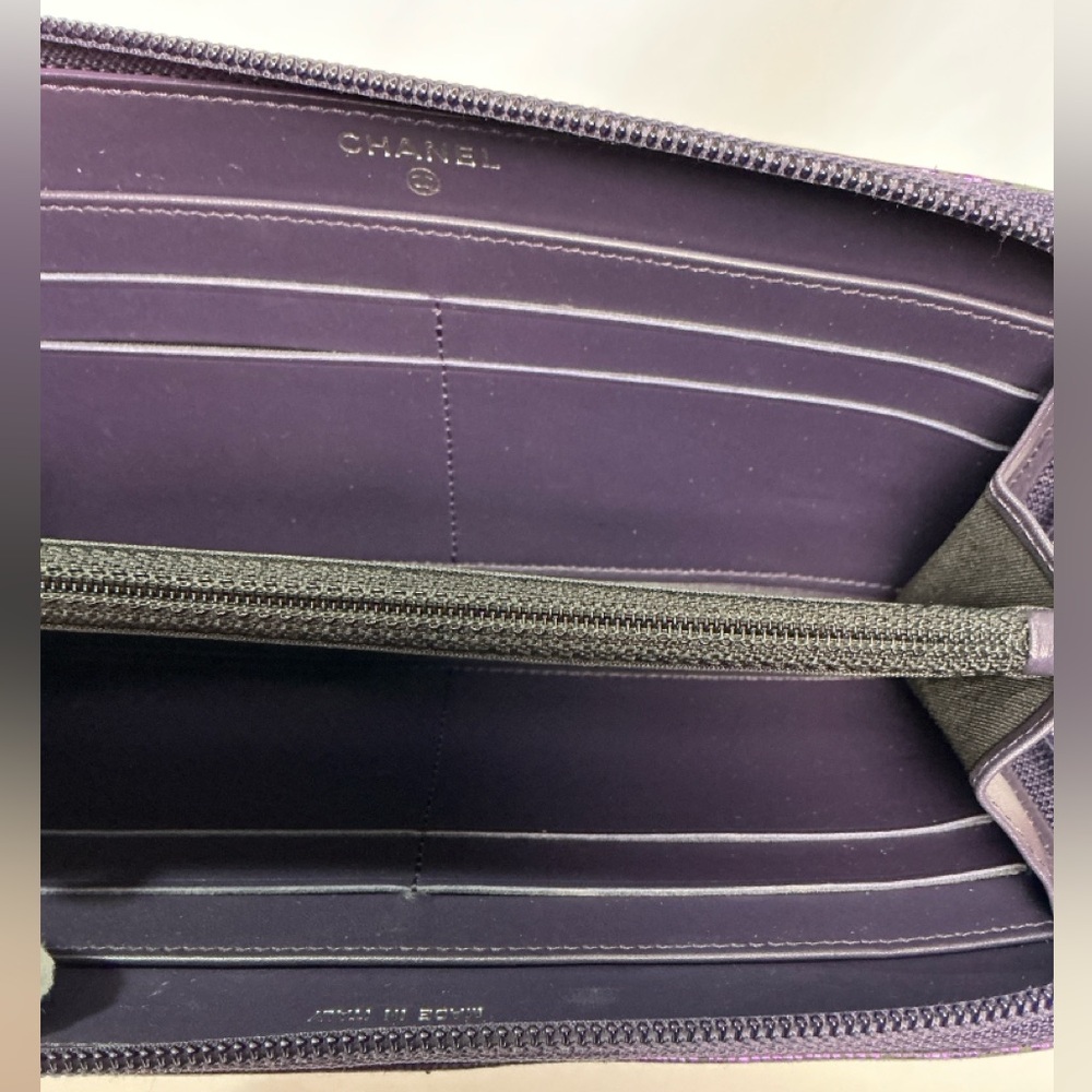 Authentic CHANEL Iridescent Purple Caviar Zip Lizard Embossed Yen Wallet - Picture 15 of 16
